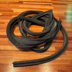 Rubber door close RH