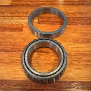 Front and rear axle hub outer bearing - semi floating