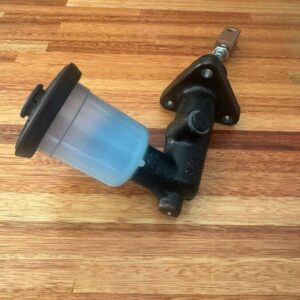 Clutch master cylinder 3 hole pre 80