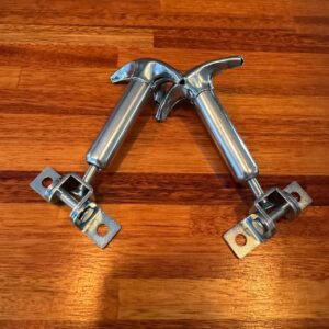 Windscreen hook pre 74 set of 2 (imported)